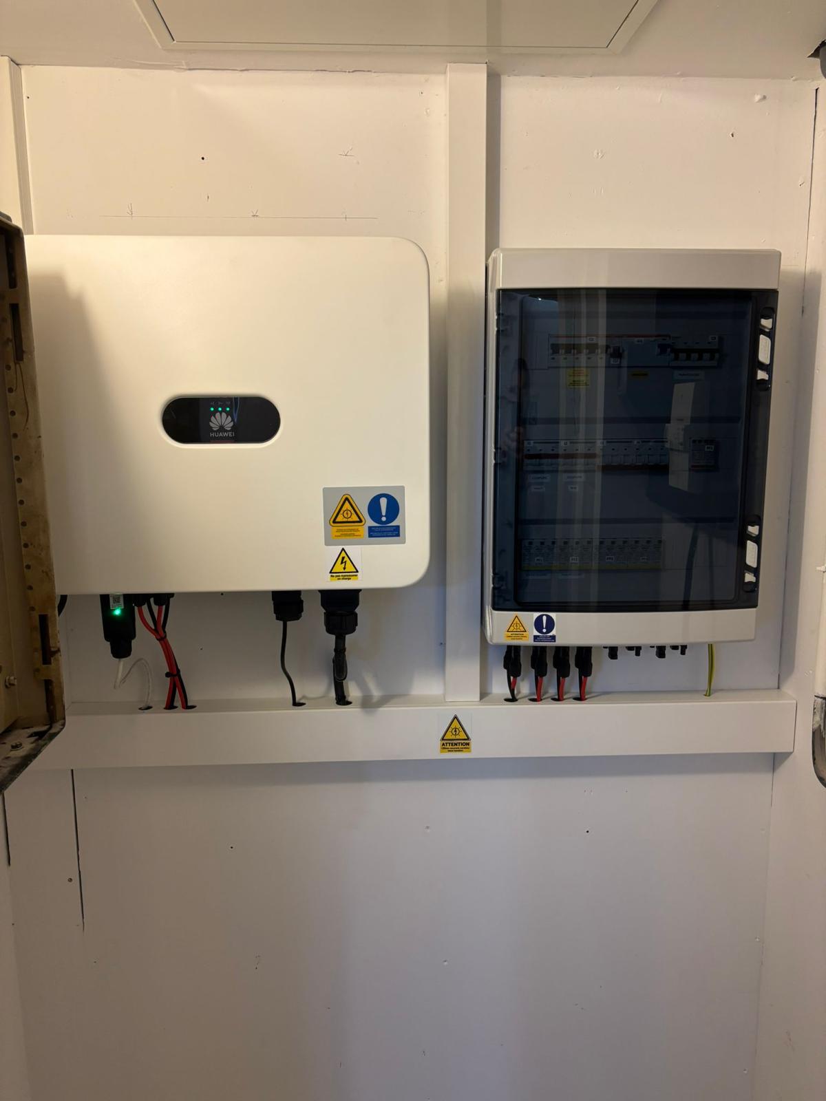 Onduleur Huawei SUN2000 installé pour centrale photovoltaïque par Eco Habitat à Pertuis et Marseille