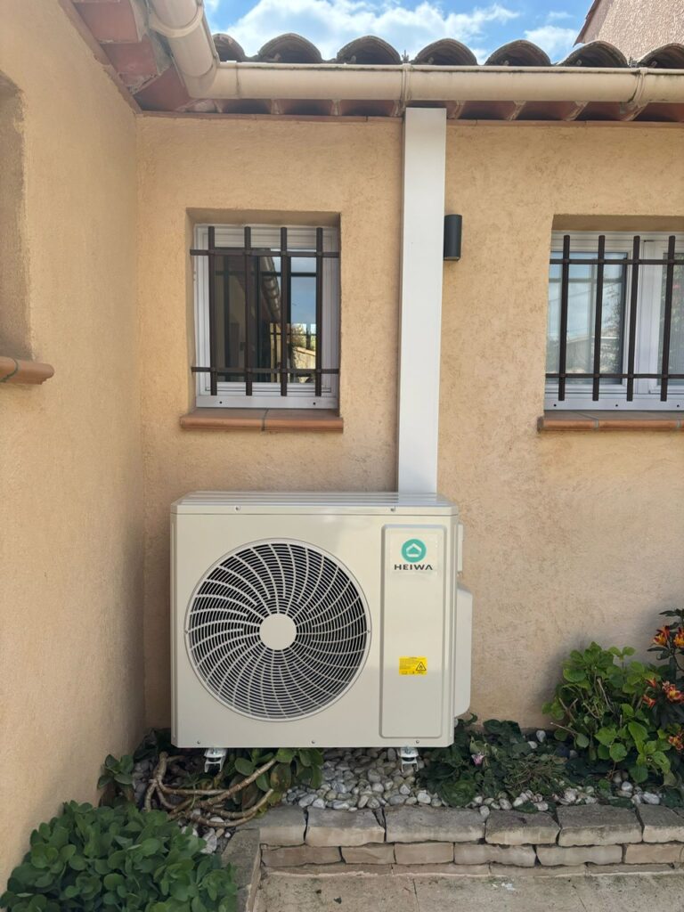 Groupe exterieur pompe à chaleur air air heiwa 10,5KW climatisation installation à Aix en Provence