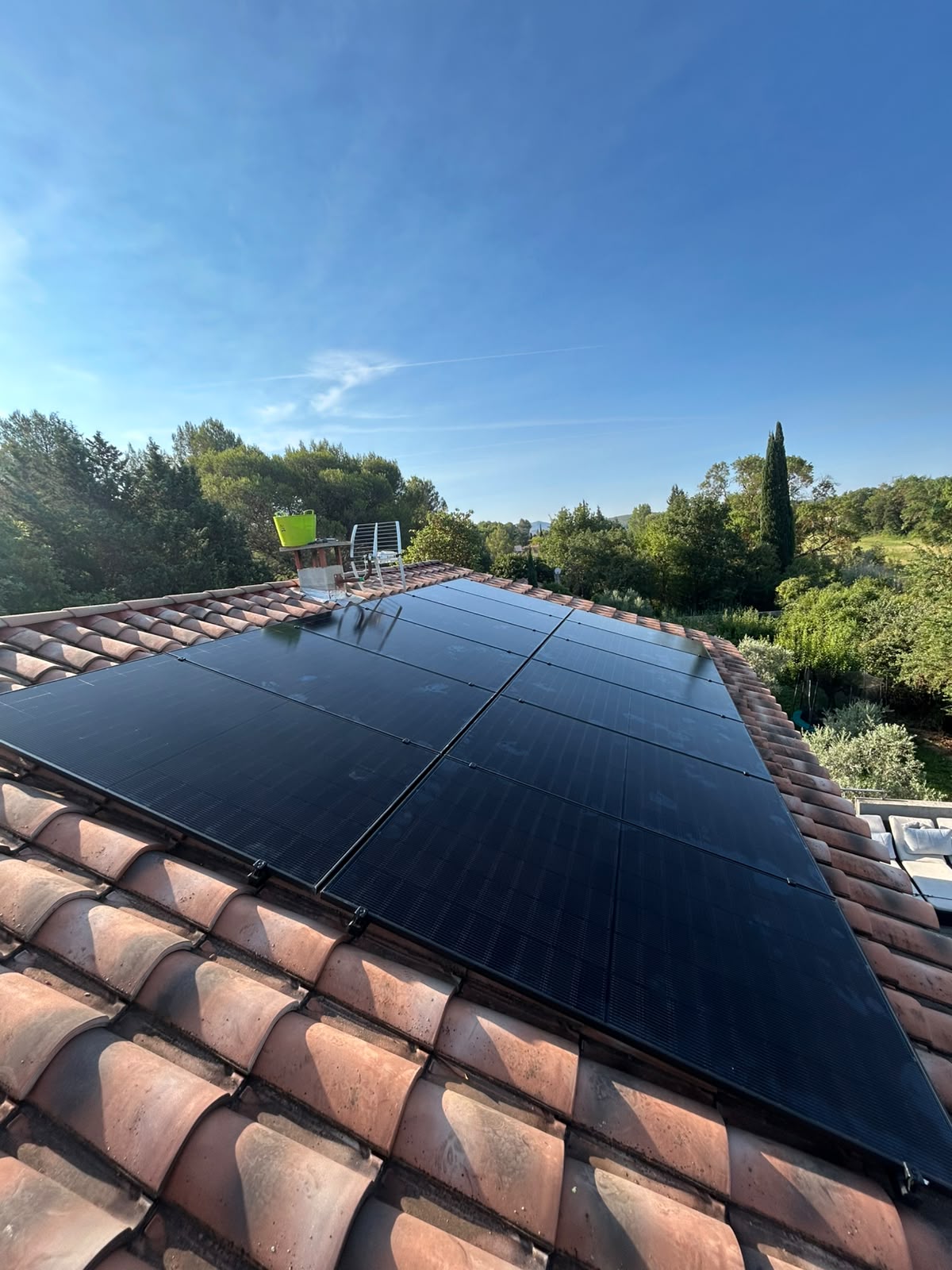 12 panneaux solaires Bourgeois Global 500Wc sur toiture
