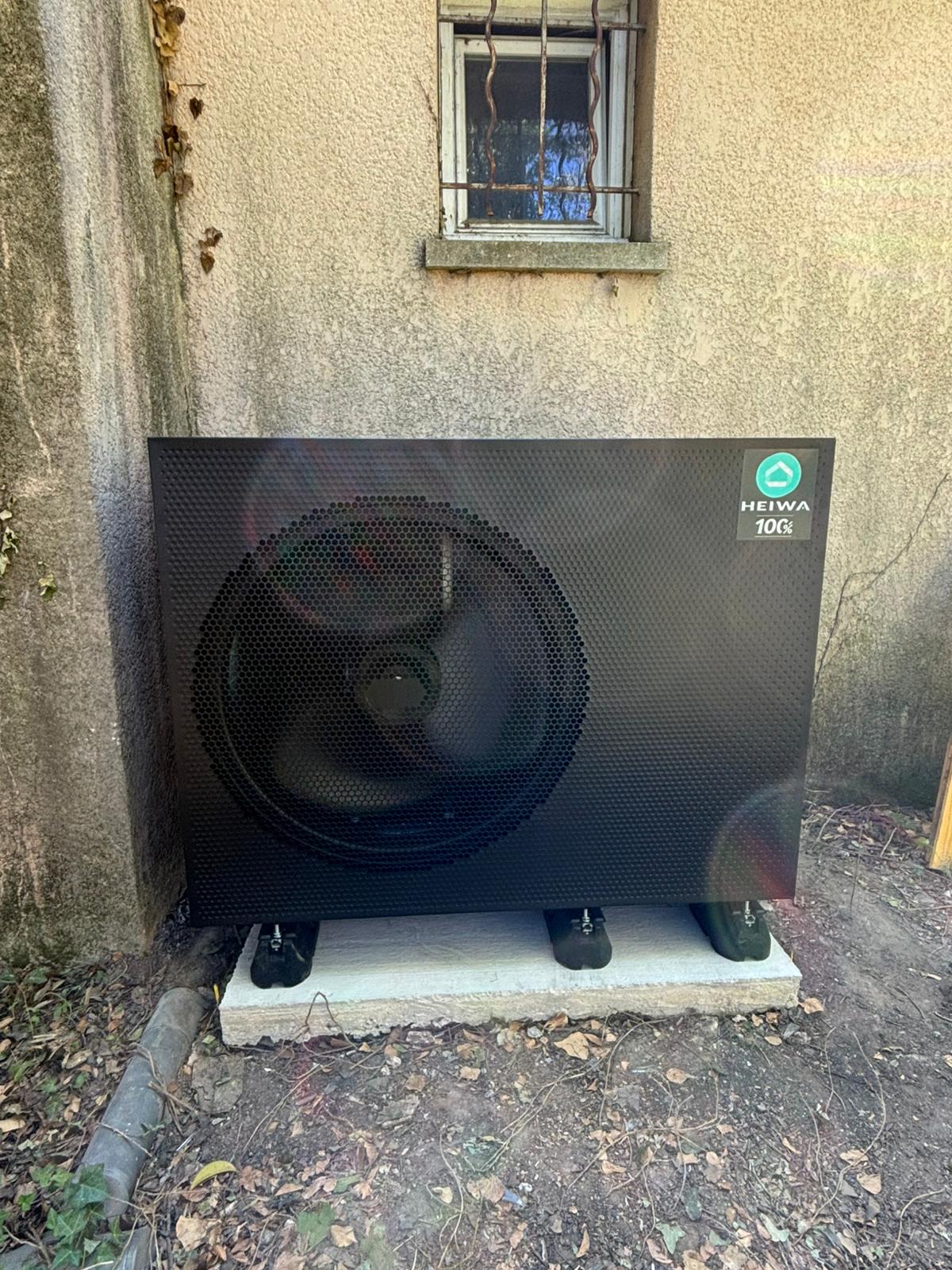 Installation groupe extérieur pompe à chaleur Cheval-Blanc Heiwa 12kW