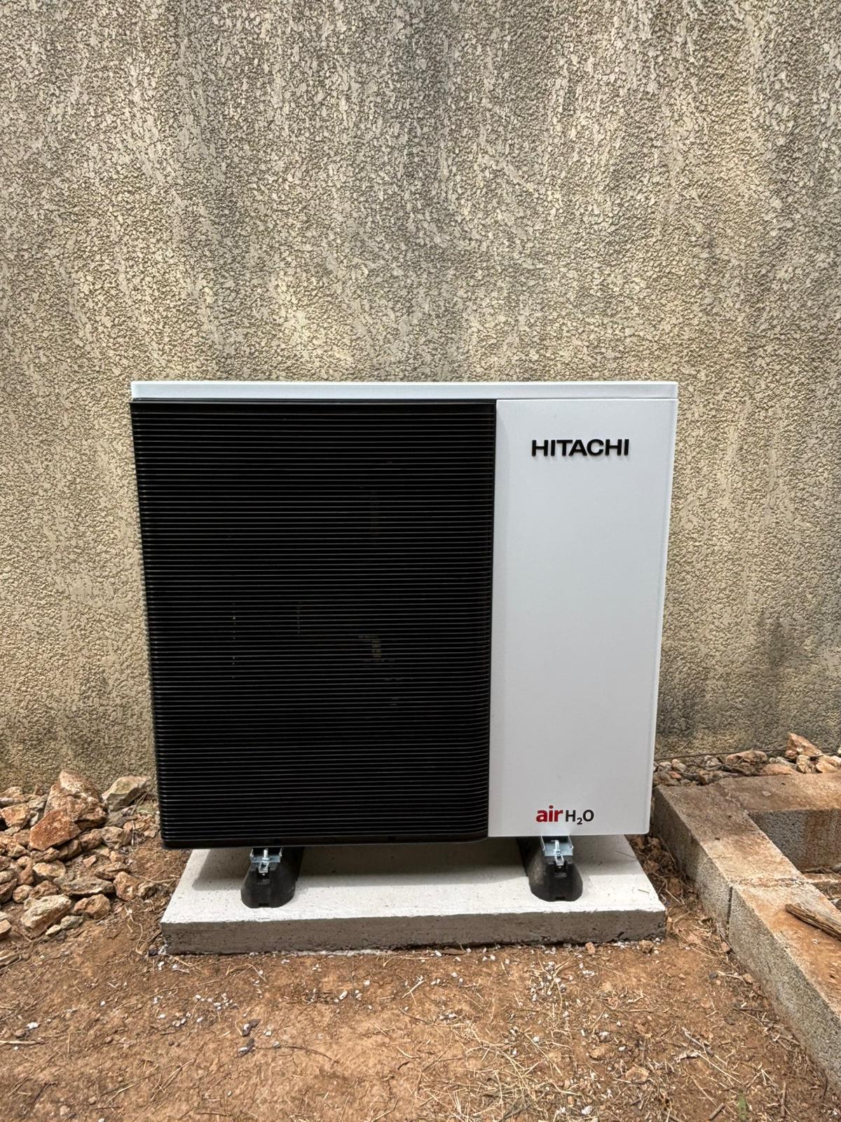 Installation groupe extérieur pompe à chaleur Rians Hitachi 12kW